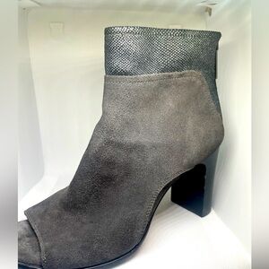 Donald J. Pliner alligator ankleCharcoal Ankle Bootie with toe open  size 9M